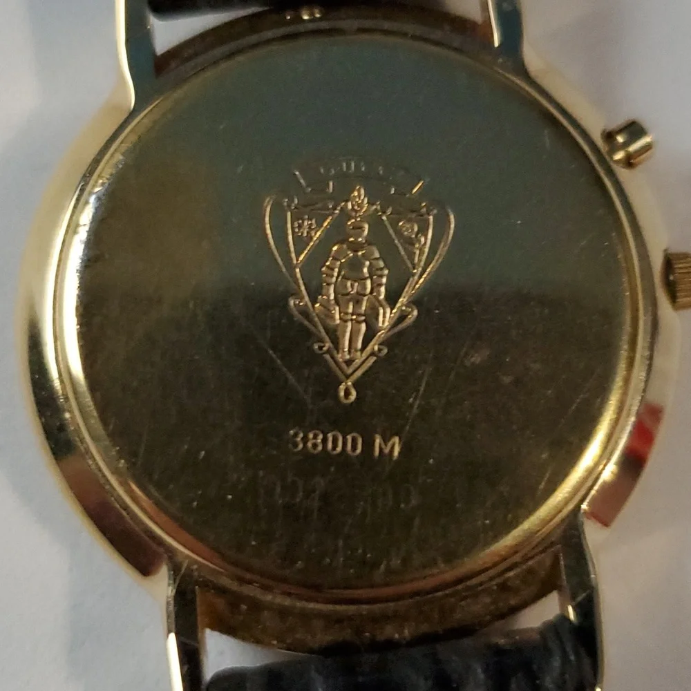 Gucci watch new with box. S/n: 3800M Vintage from the 1990's. Rare find. - Picture 3 of 4